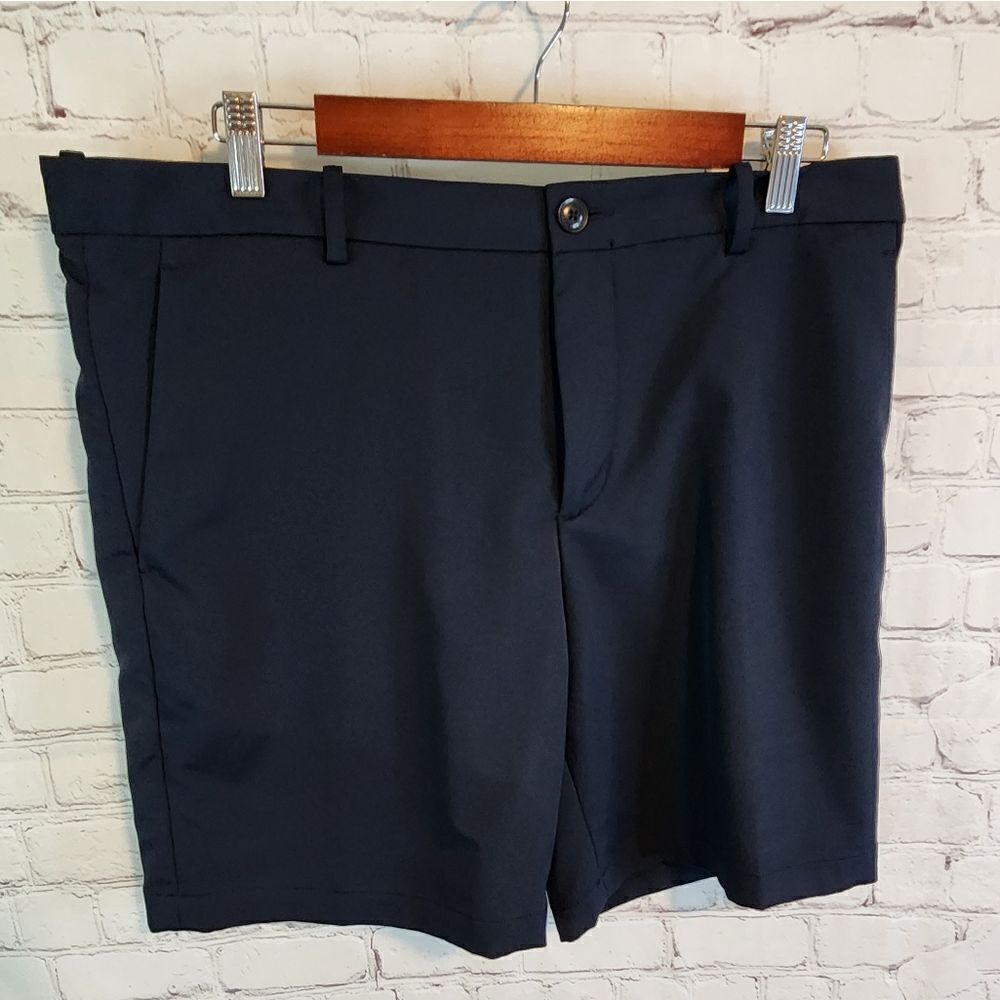 Men's Perry Ellis flat front shorts, size 36